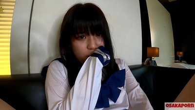 18-xyoo-laus Japanese ntxhais nrog me me tits squirts thiab orgasm nrog ntiv tes fucking thiab pw ua ke khoom ua si. Cov ntxhais Asian hauv tsev kawm ntawv cosplay hnav khaub ncaws muab blowjobs hauv amateur video. Mao 7 OSAPORN.
